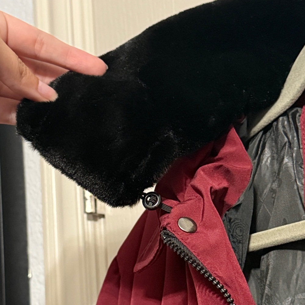 💖 VIP Collection Maroon Puffer Jacket‎ w/Removable Fur Collar - Picture 7 of 7